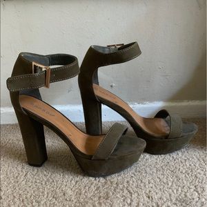 Military Green Pumps